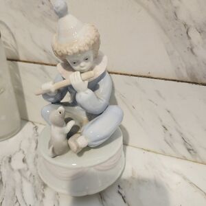 VINTAGE PAUL SEBASTIAN PORCELAIN CLOWN PLAYING FLUTE WITH DOG MUSIC BOX